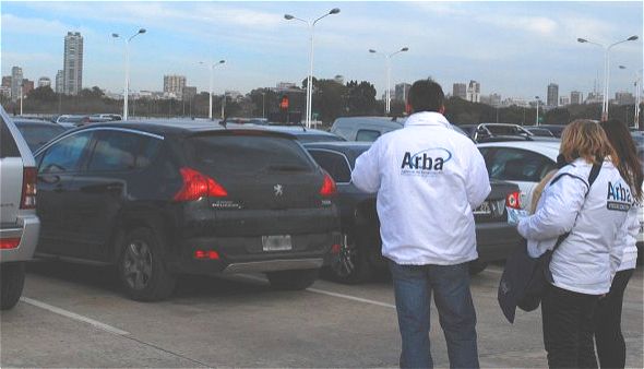Durante las compras para mam�, ARBA notific� a morosos en shopping 