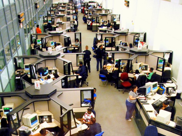 Avanza el proyecto que busca regular el trabajo en los call center. 
